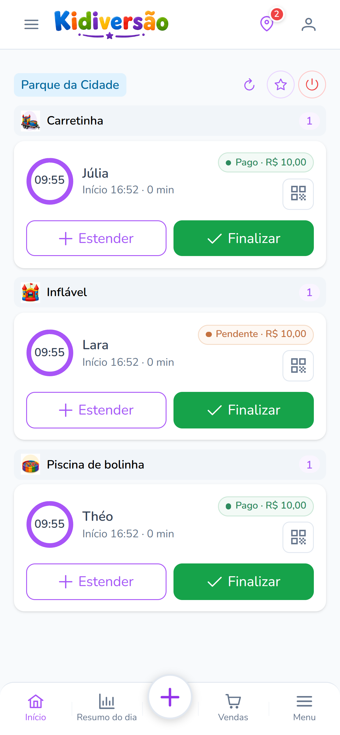 Tela de controle do Kidiversão com brinquedos e sessões de crianças em andamento, cada uma com seu cronômetro